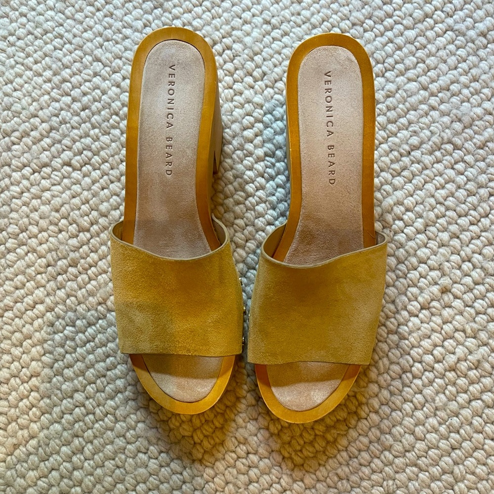 Veronica Beard Hannalee Platform Sandals in Beige Suede Like New Size 9.5